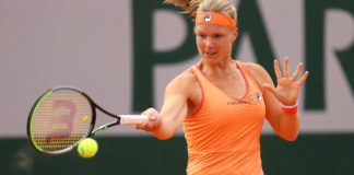 Bertens leaves court in wheelchair, Errani mocks her