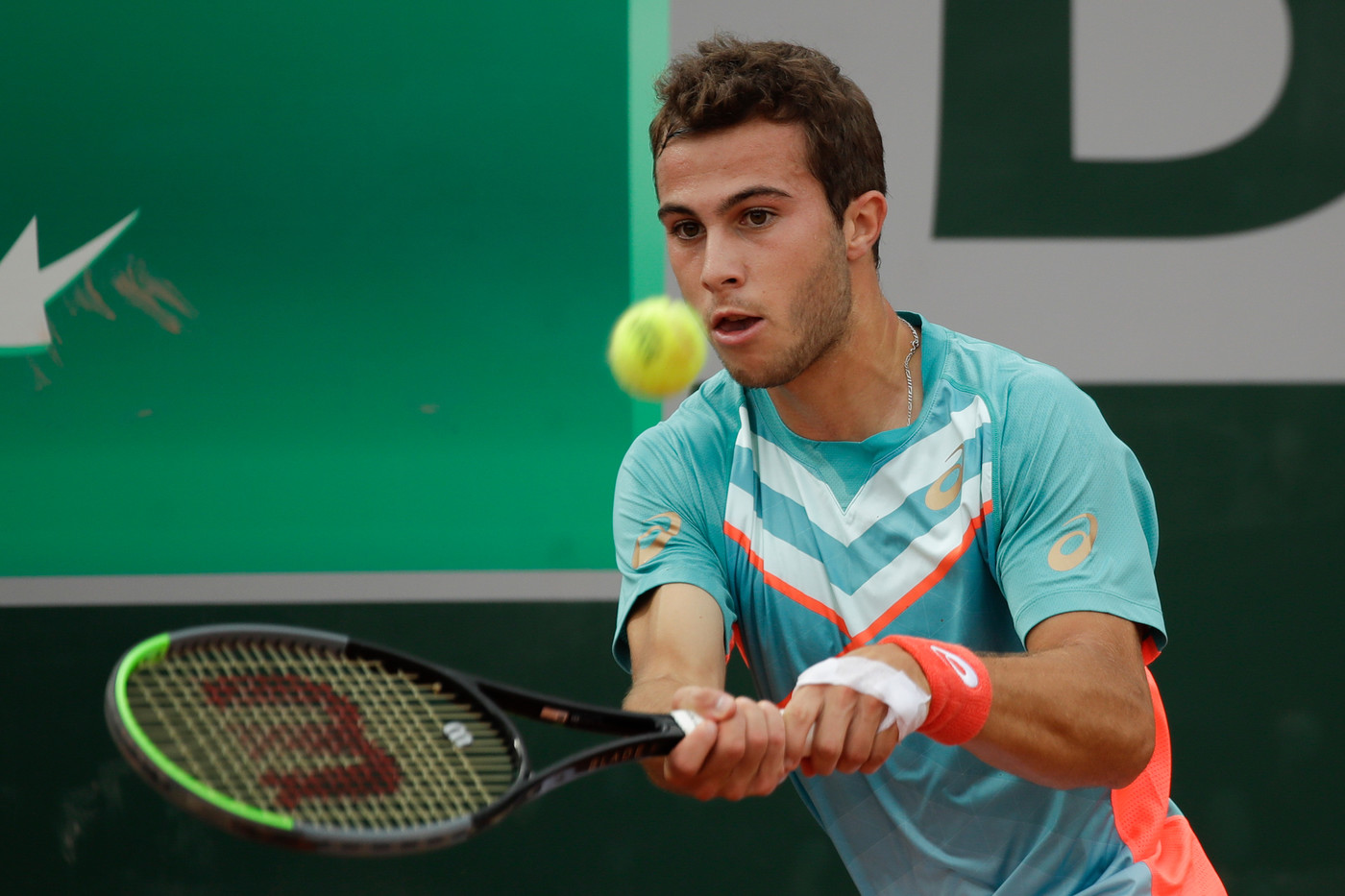 20-year-old home hope Gaston stuns Wawrinka - French Open