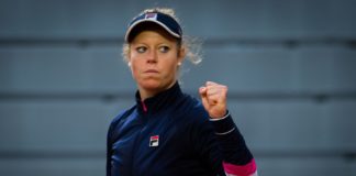 Player tucks into mid-match meal at French Open