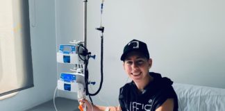 Suarez Navarro returns to tennis court during cancer treatment