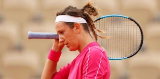 Victoria Azarenka walks off court without giving reason