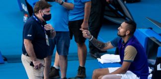 Nick Kyrgios stops play over time violation