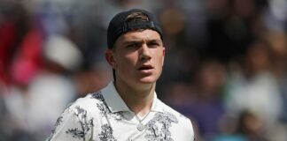 British teenager Jack Draper collapses during match