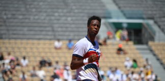 Gael Monfils back to winning ways at home Slam