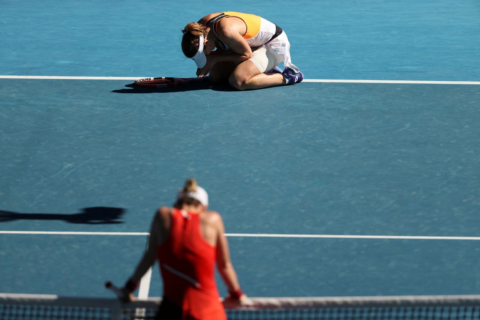 Alize Cornet overcomes brutal heat, Simona Halep - Australian Open