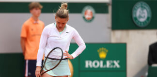 Simona Halep suffers panic attack during defeat