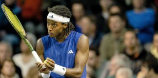 Mikael Ymer disqualified for hitting umpire chair